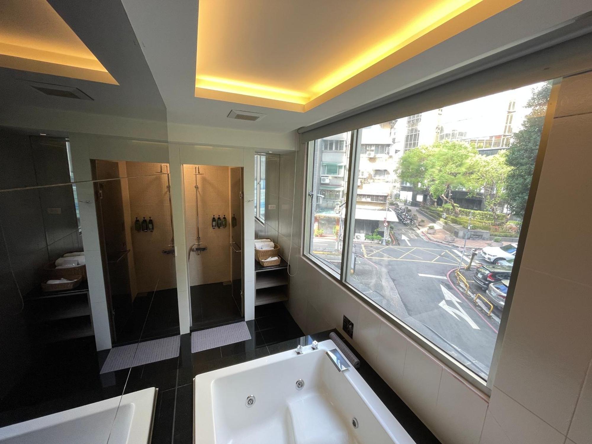 Hotel 玩行旅台北館 à Taipei Extérieur photo